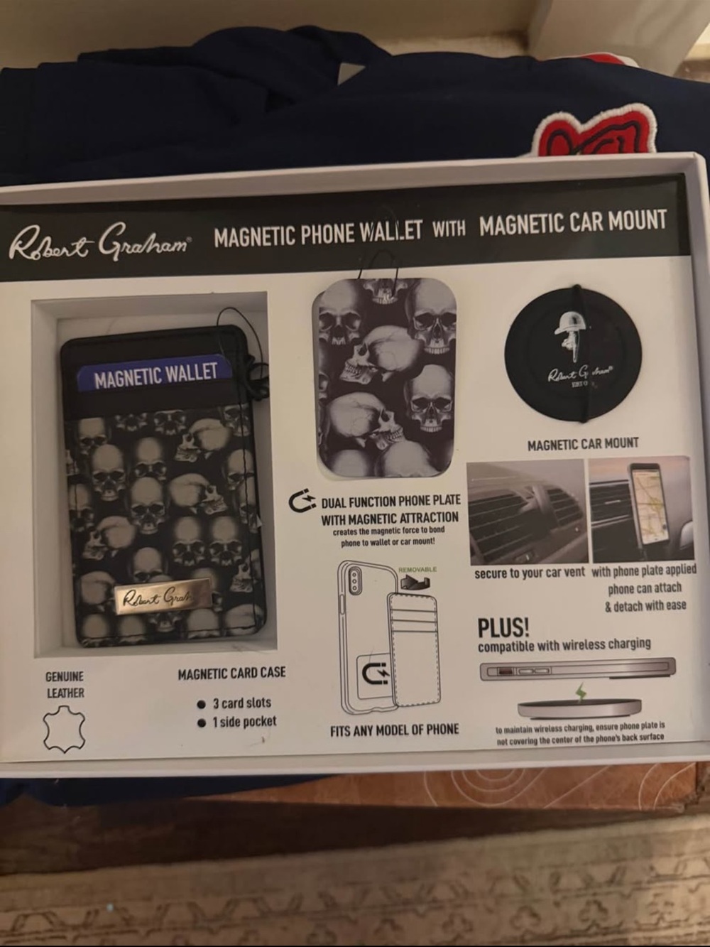 Robert Graham Black Skull Magnetic Phone Wallet and Car Mount Set